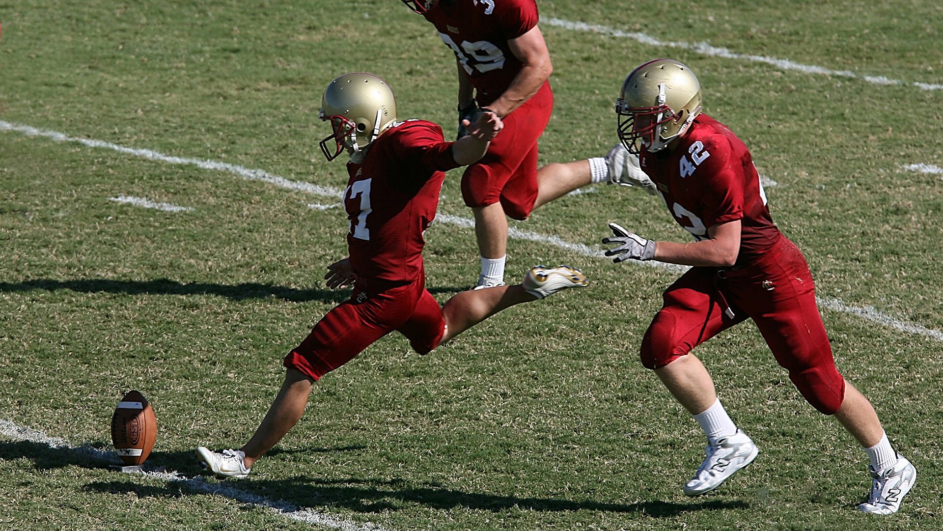 开云体育官方-五大联赛替补登场时间分配如何保障体能与表现平衡，五大联赛还剩几轮